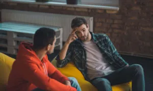 Cách nói chuyện giúp nam giới trầm cảm mở lòng