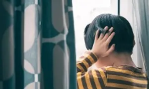 Bé gái luôn sợ hãi 'như bị ma ám'